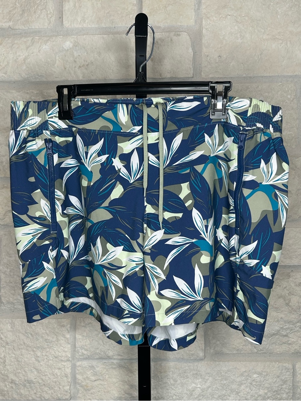 Columbia PFG Women’s Water Shorts Size XL Navy Blue Tropical Print Drawstring